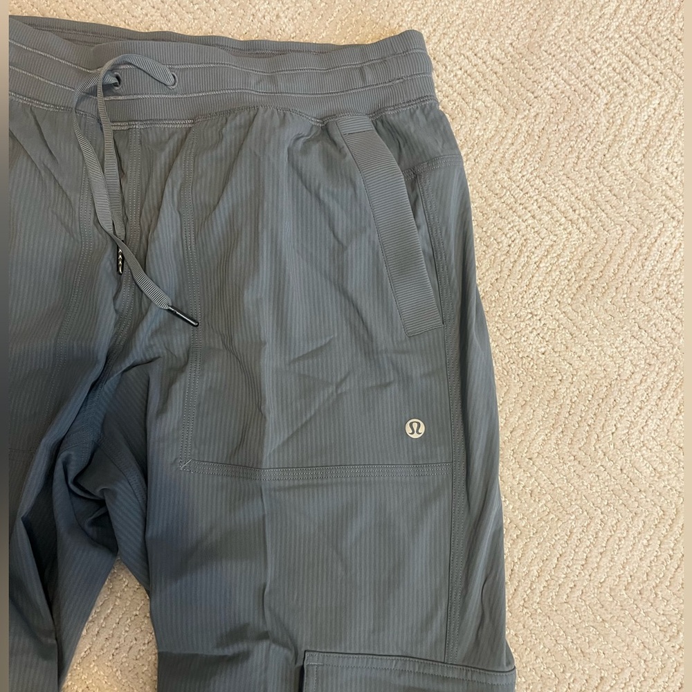 Lululemon Dance Studio Relaxed-Fit Mid-Rise Cargo Pant Green - Picture 3 of 7